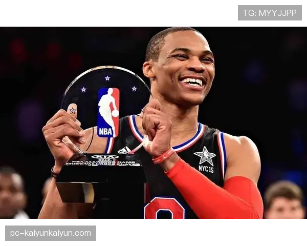 特写：斯蒂芬·库里在麦迪逊广场花园命中生涯第3500记三分，现场观众起立致敬